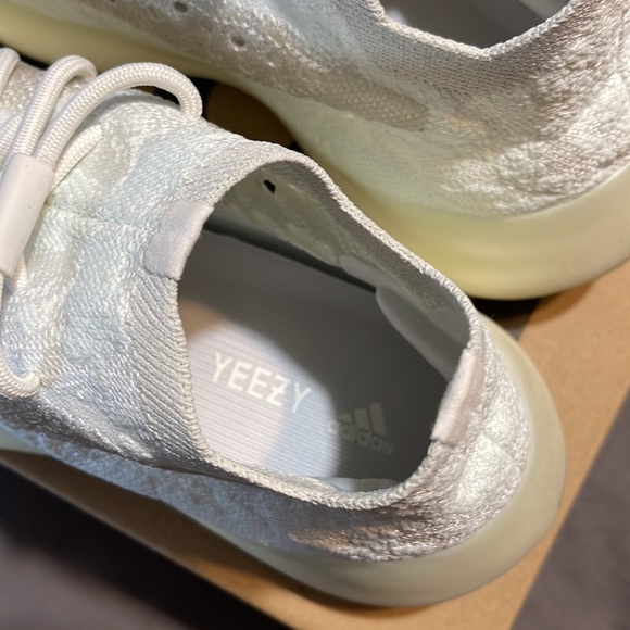 yeezy 380 boost - Picture 3 of 6